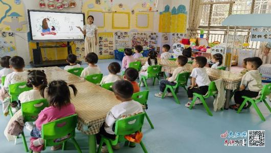 兴国县隆坪乡中心幼儿园开展母亲节活动